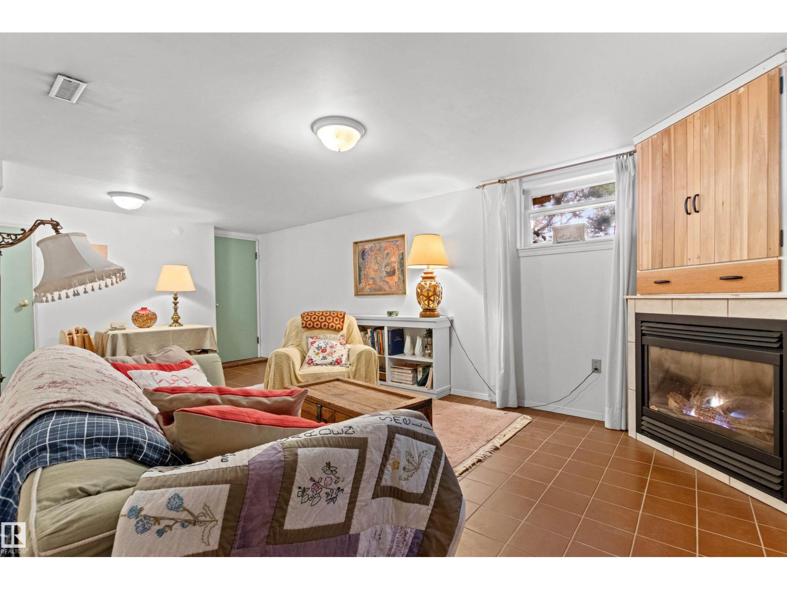 8842 89 ST NW - Image 48
