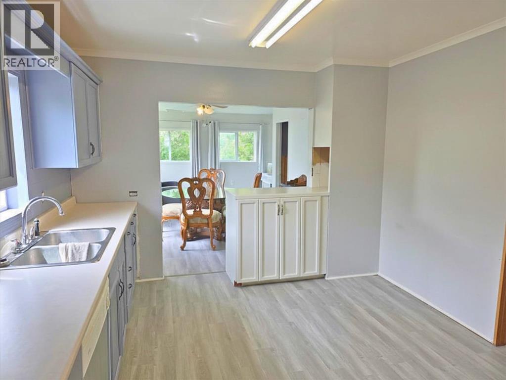 5029 50 Street - Image 3