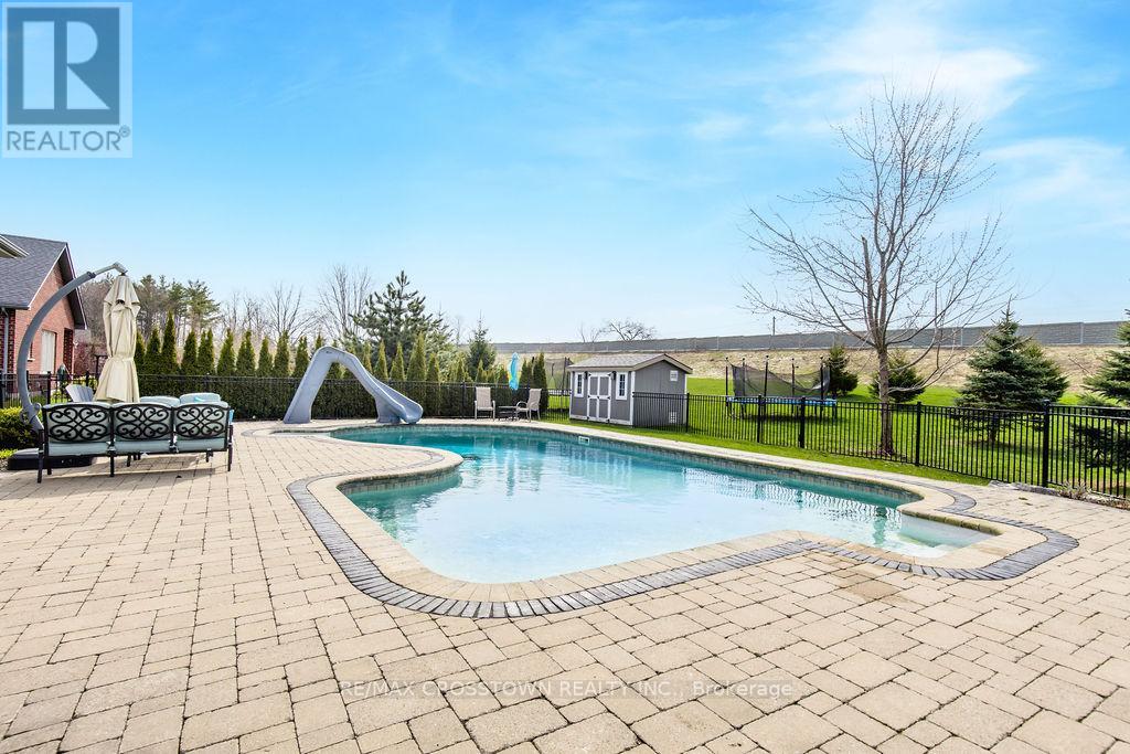 25 MENNILL DRIVE - 41