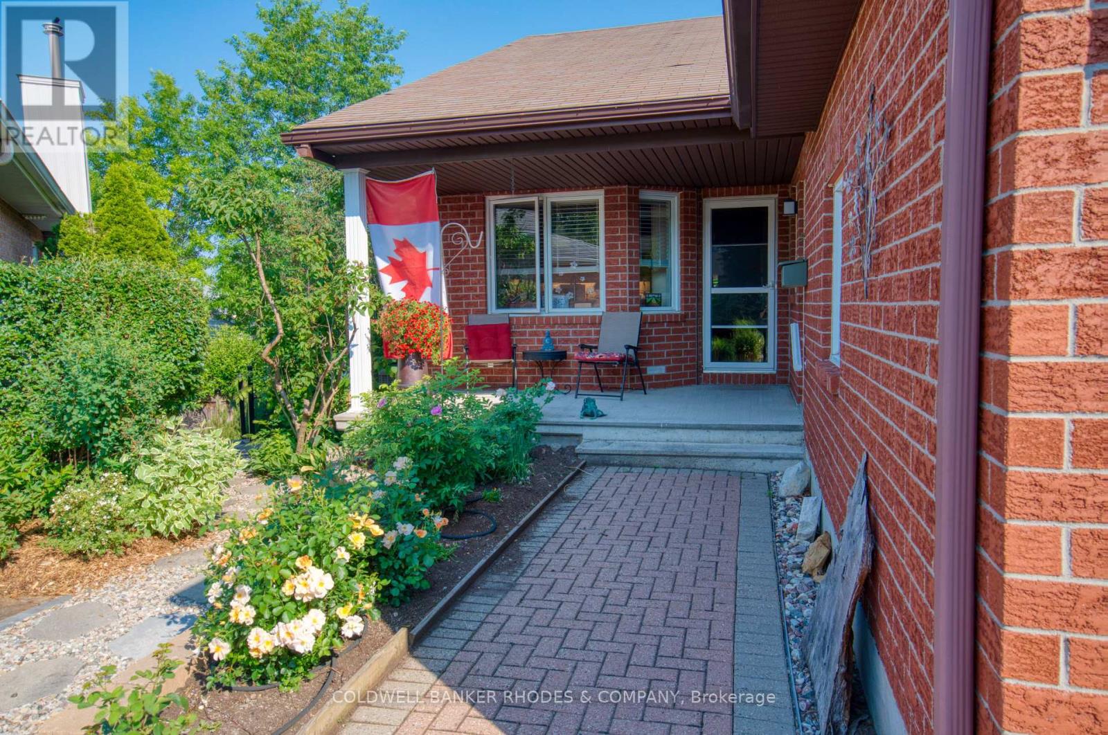 2 Bed, 3 Bath House for Sale in Ottawa – 77 QUINTERRA COURT, Ottawa – MLS# X13653336 - Image 2