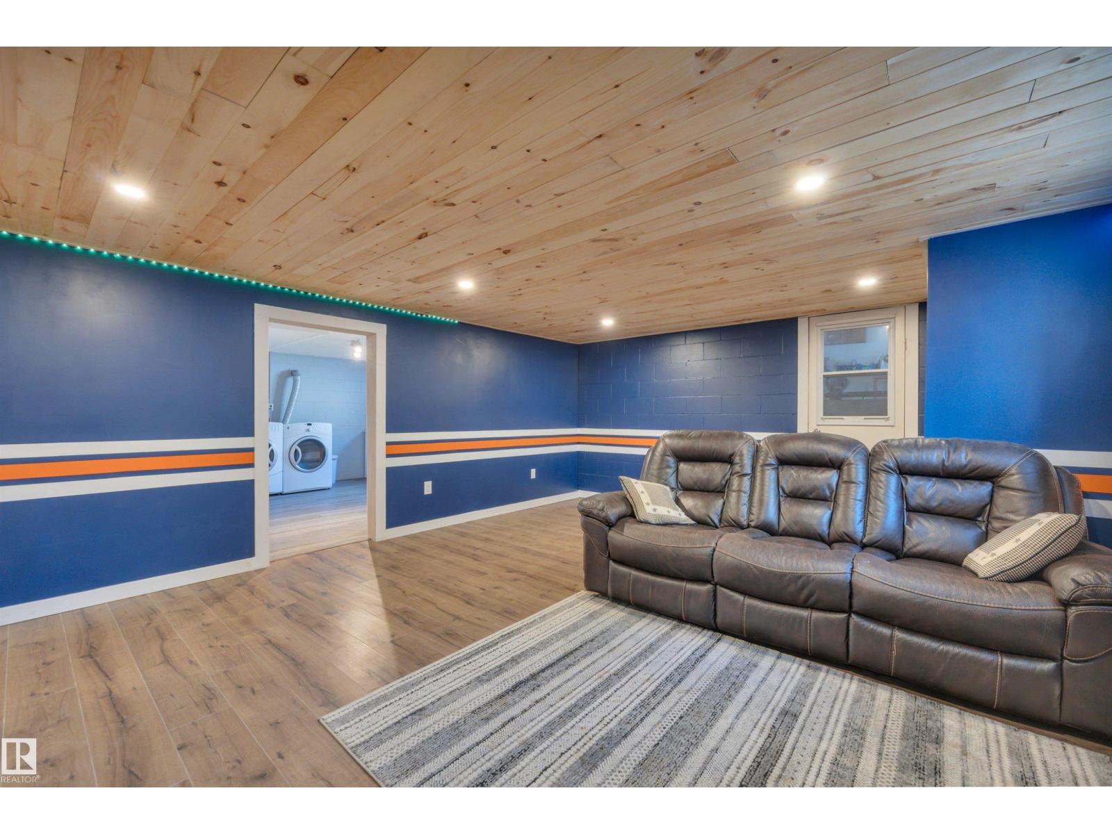 5116 47 AV - Image 34