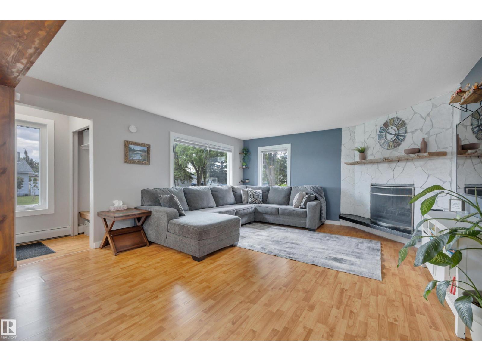 5116 47 AV - Image 9