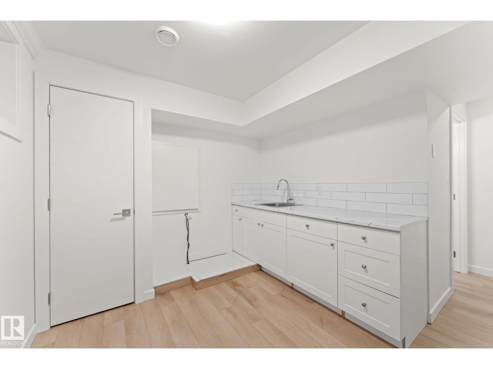 10825 93 ST NW - 43