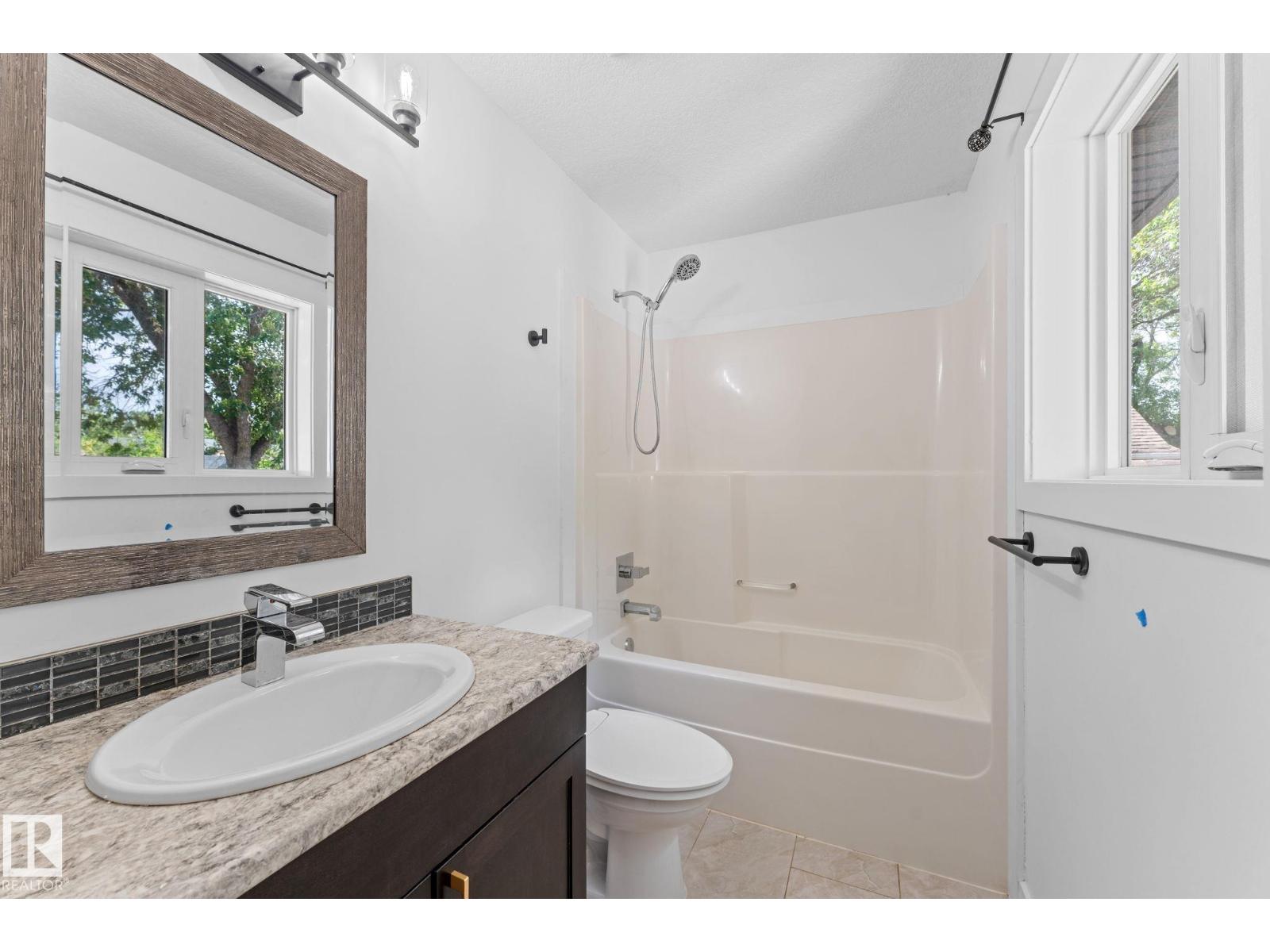 10825 93 ST NW - 29