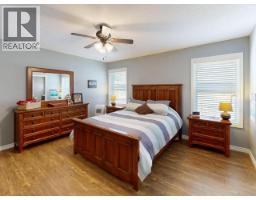 4pc Bathroom - 4106 Bowness Ave, Powell River, BC V8A5V6 Photo 7