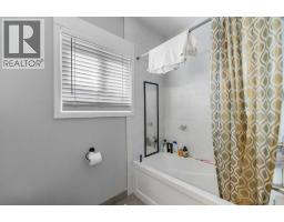 4pc Bathroom - 1407 28 Street Sw, Calgary, AB T3C1L8 Photo 9
