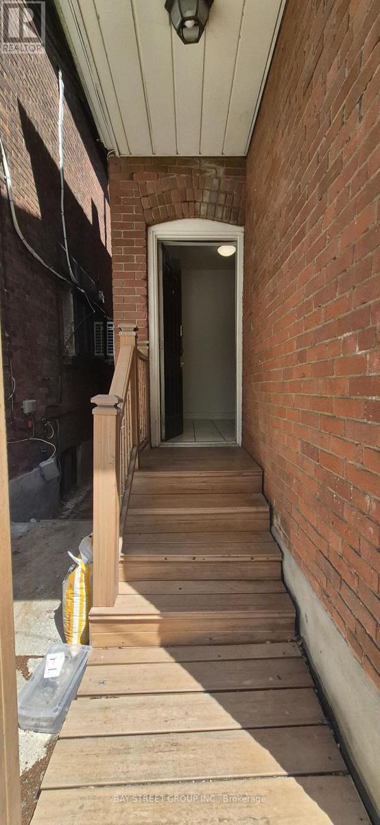 6 FERNDALE AVENUE - 7