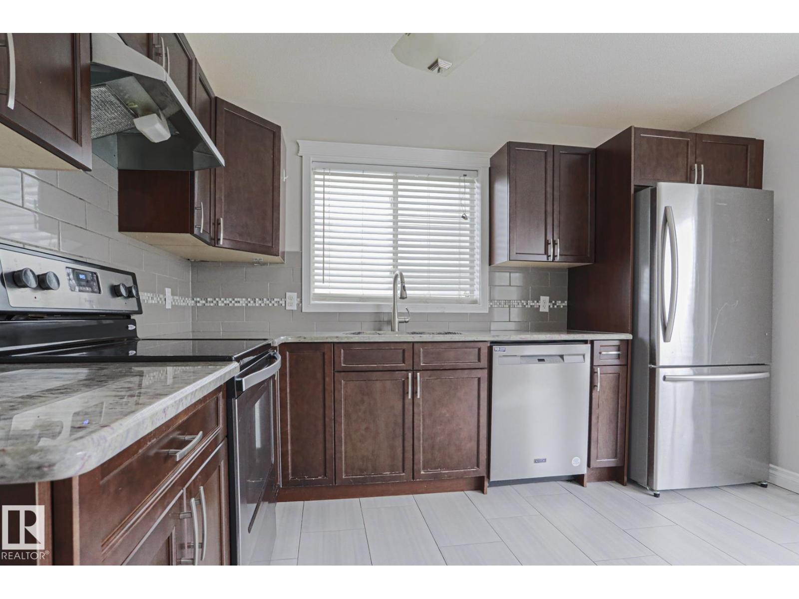 4 LANDSDOWNE DR - Image 10