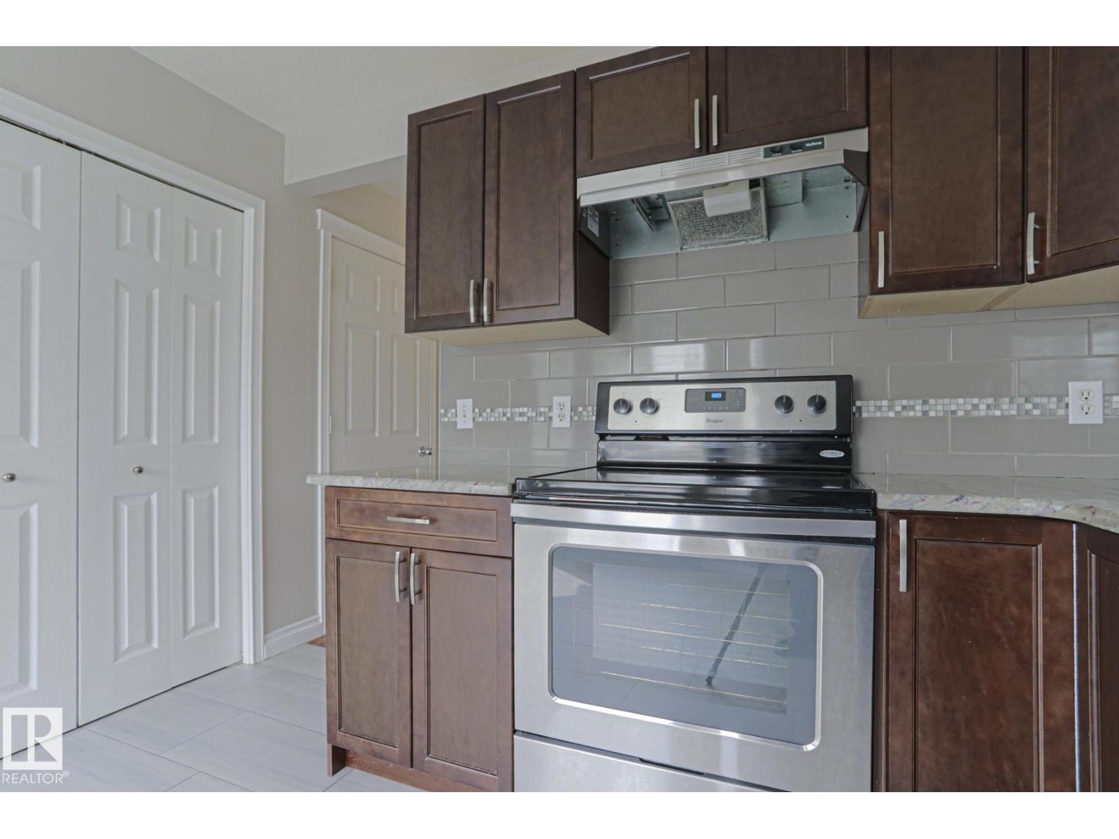 4 LANDSDOWNE DR - 12