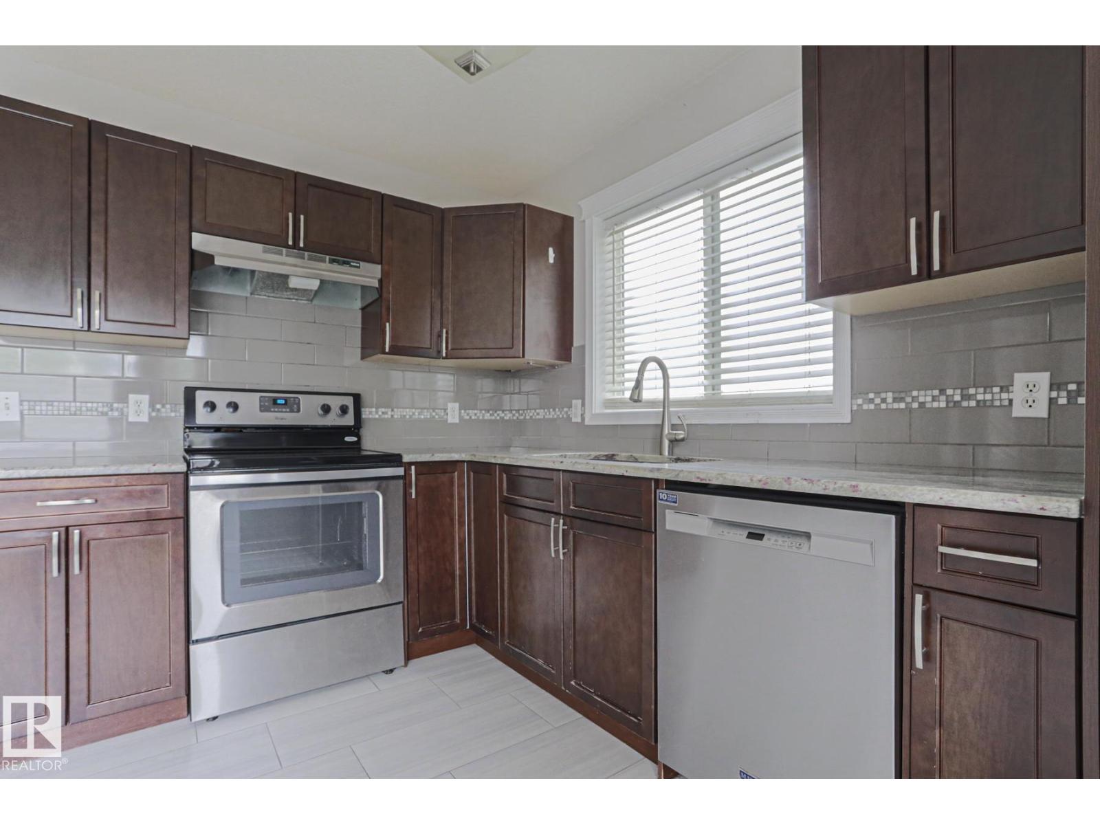4 LANDSDOWNE DR - Image 13