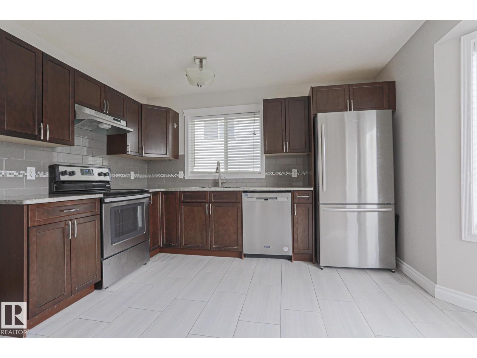 4 LANDSDOWNE DR - Image 19
