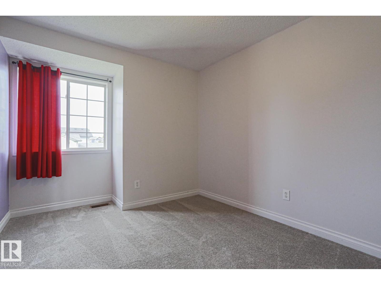 4 LANDSDOWNE DR - 27