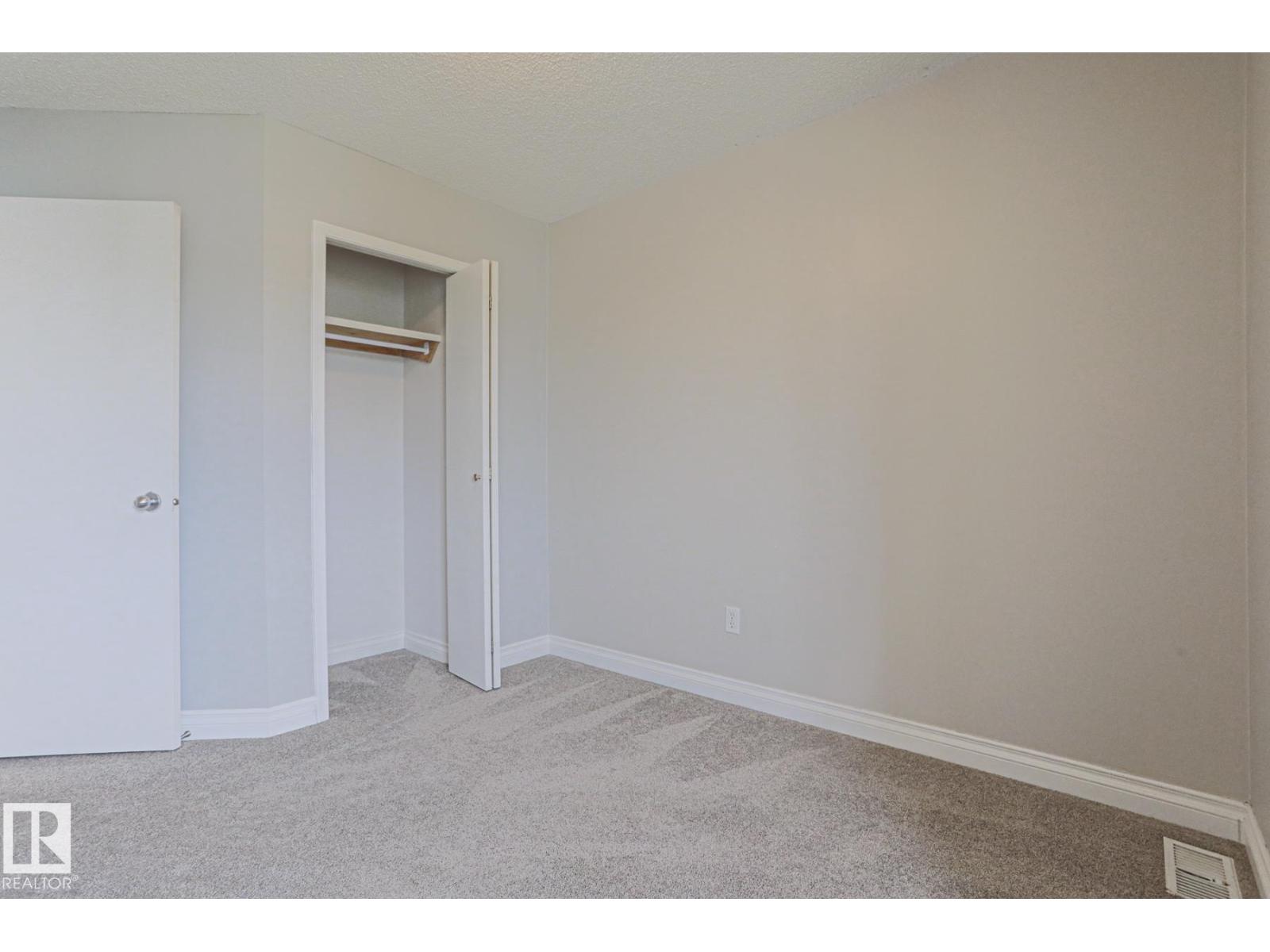 4 LANDSDOWNE DR - Image 32