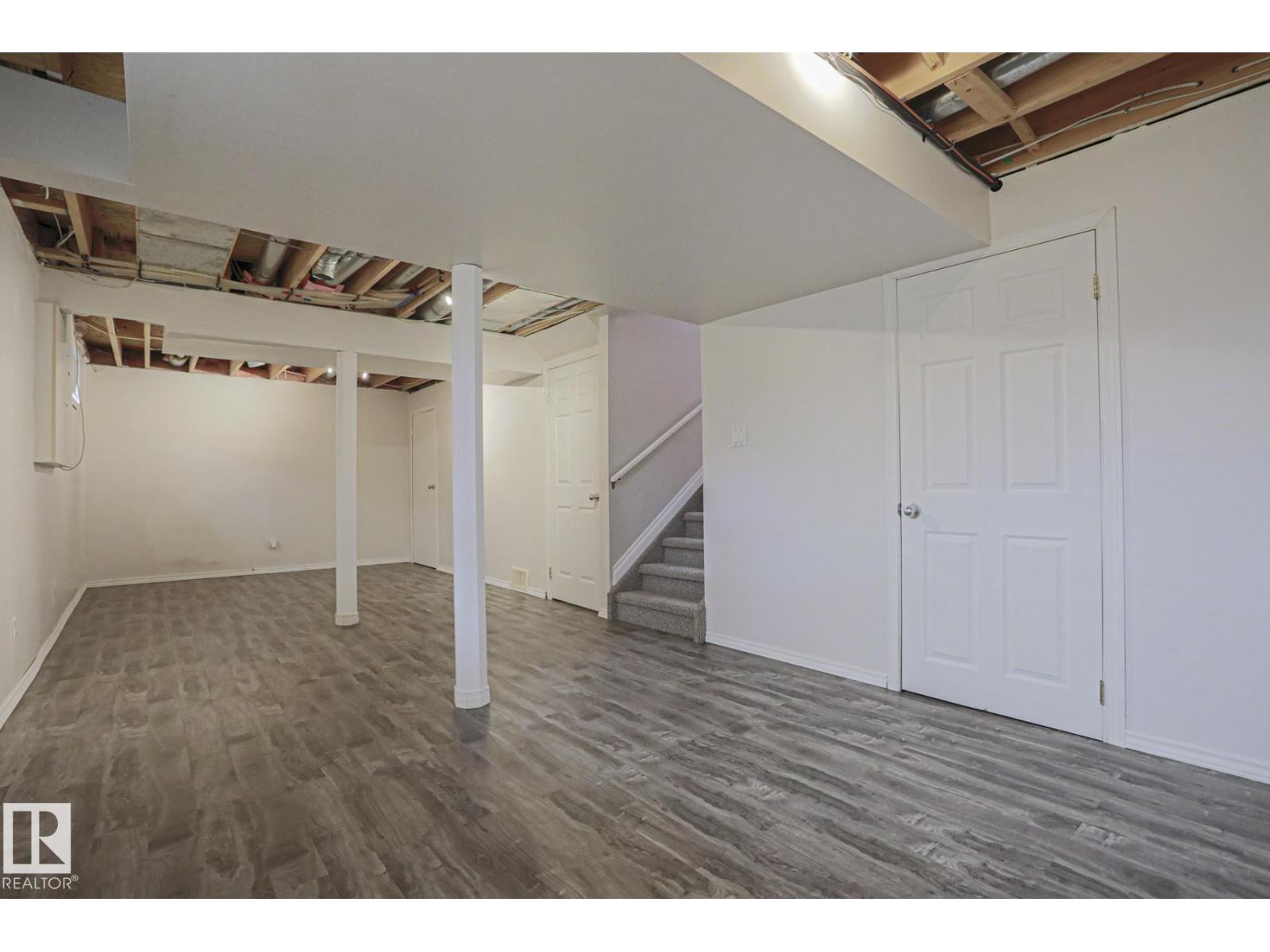 4 LANDSDOWNE DR - Image 33