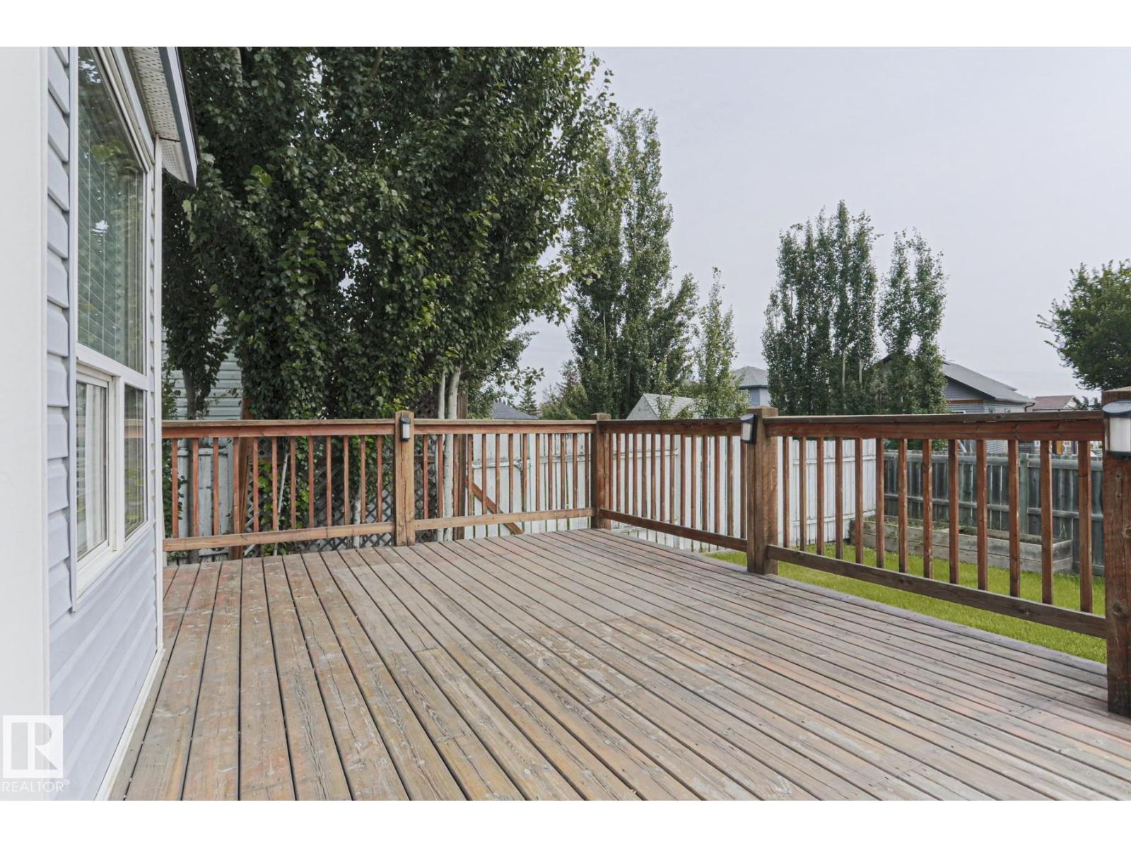 4 LANDSDOWNE DR - 39