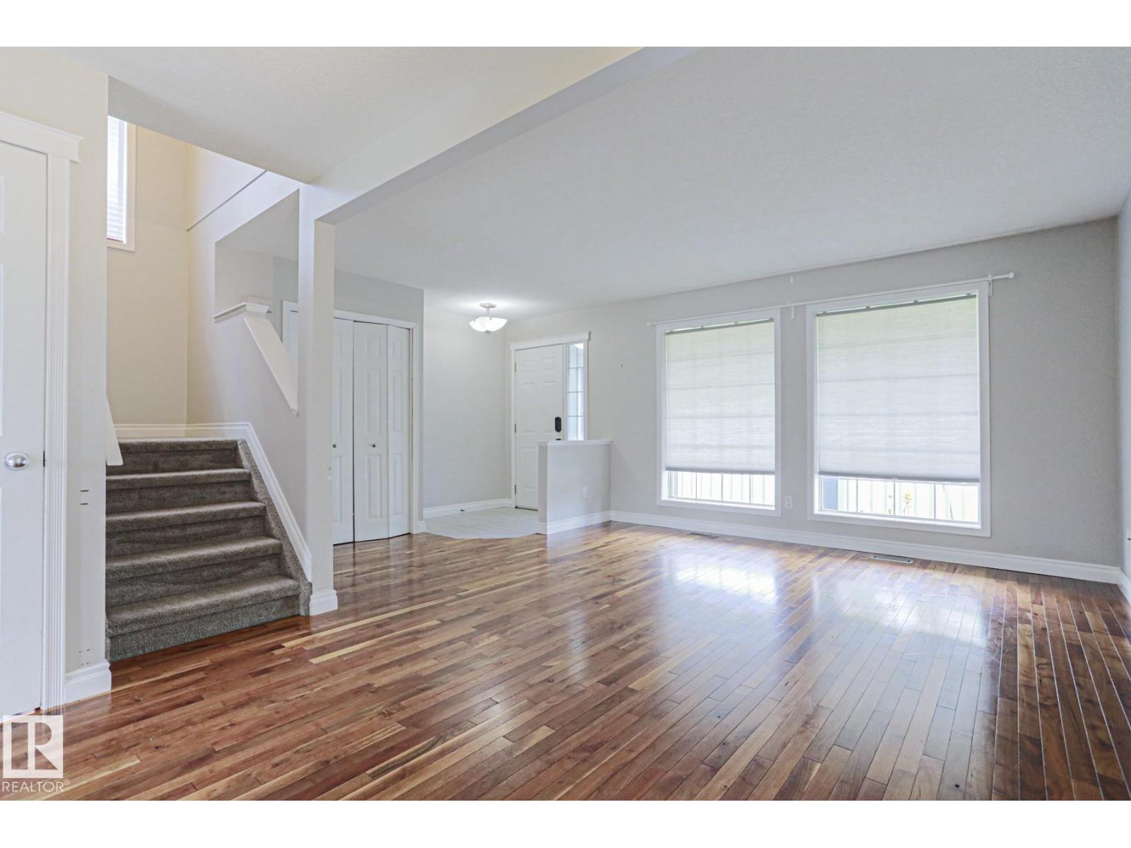 4 LANDSDOWNE DR - Image 4