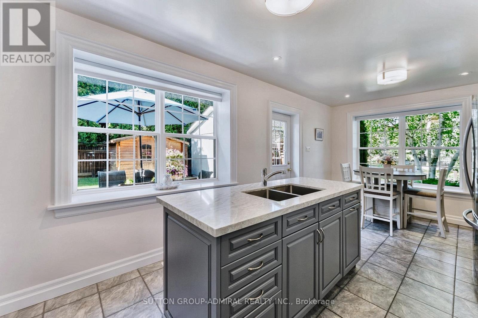 54 STARLIGHT CRESCENT - 11