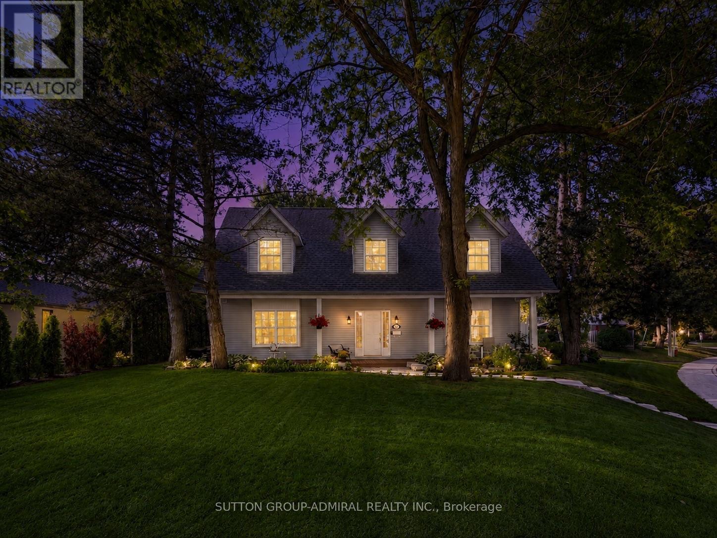 54 STARLIGHT CRESCENT - 2