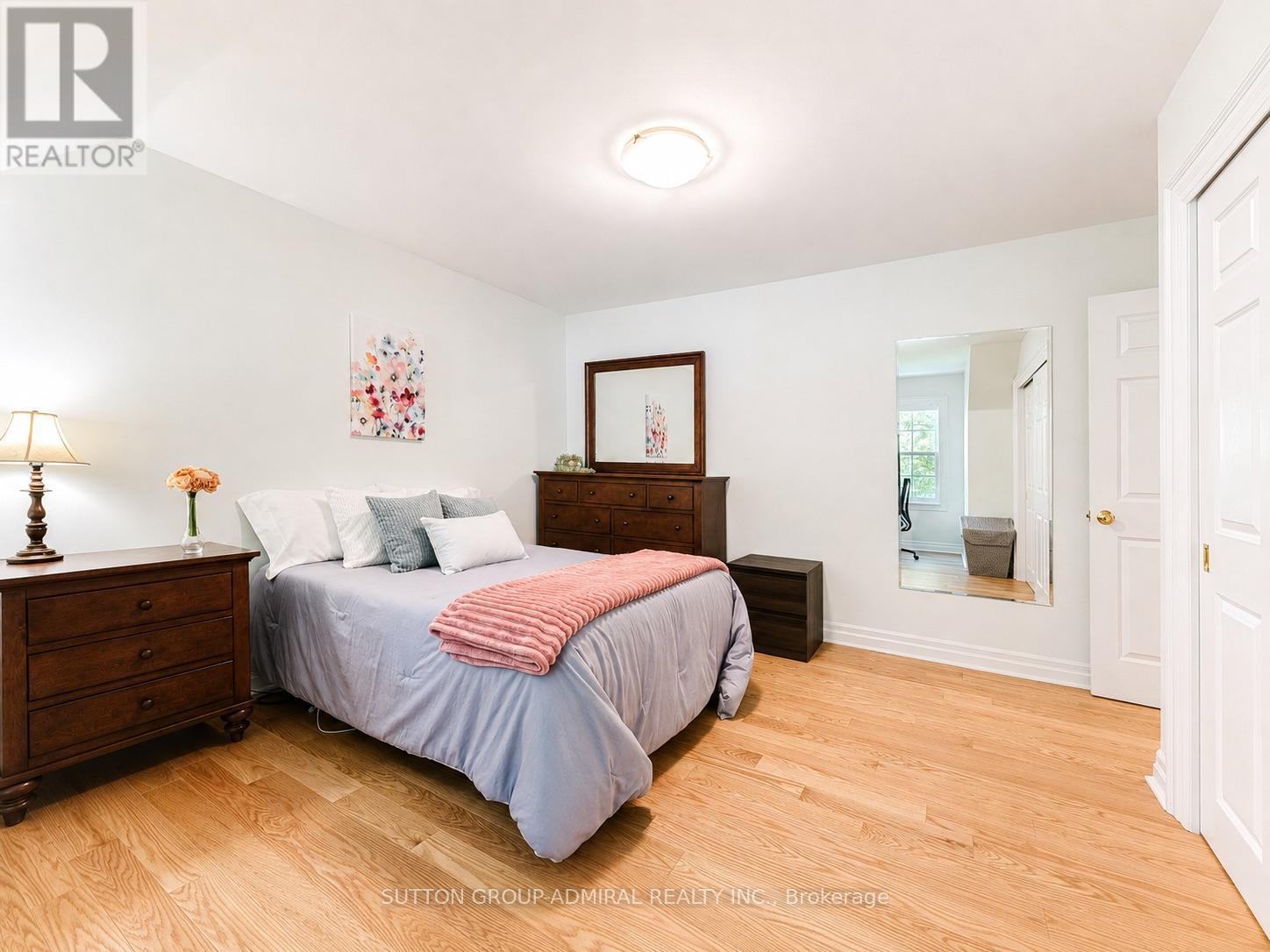 54 STARLIGHT CRESCENT - 21