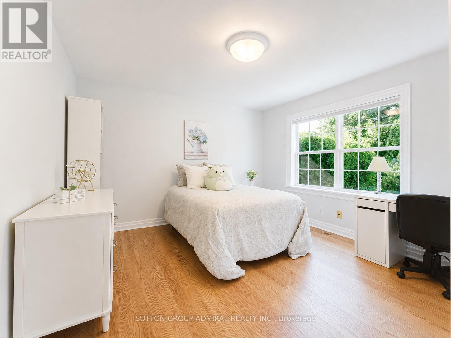 54 STARLIGHT CRESCENT - 22