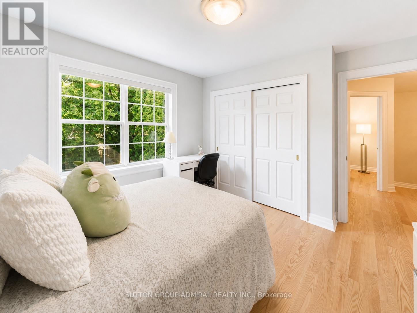 54 STARLIGHT CRESCENT - 23