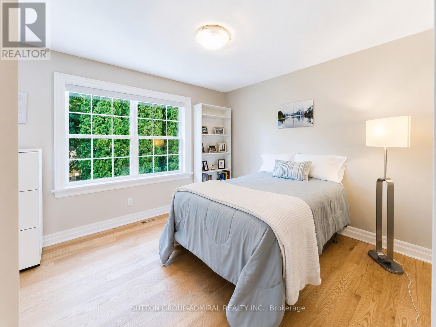 54 STARLIGHT CRESCENT - 24