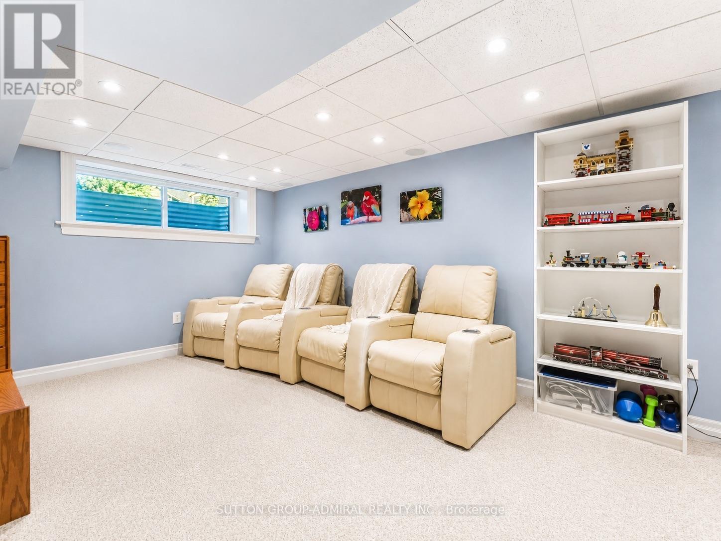 54 STARLIGHT CRESCENT - 25