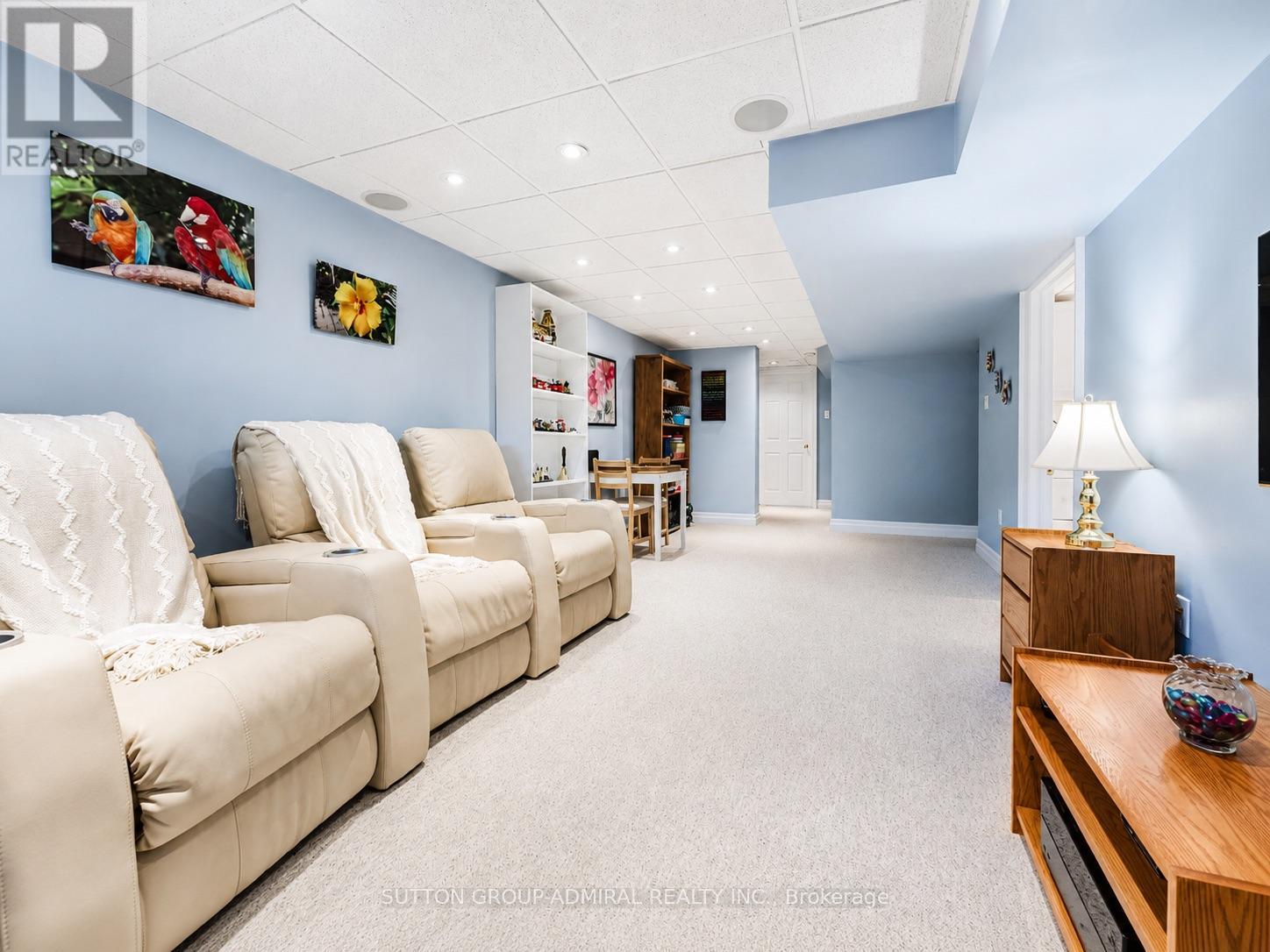 54 STARLIGHT CRESCENT - 27