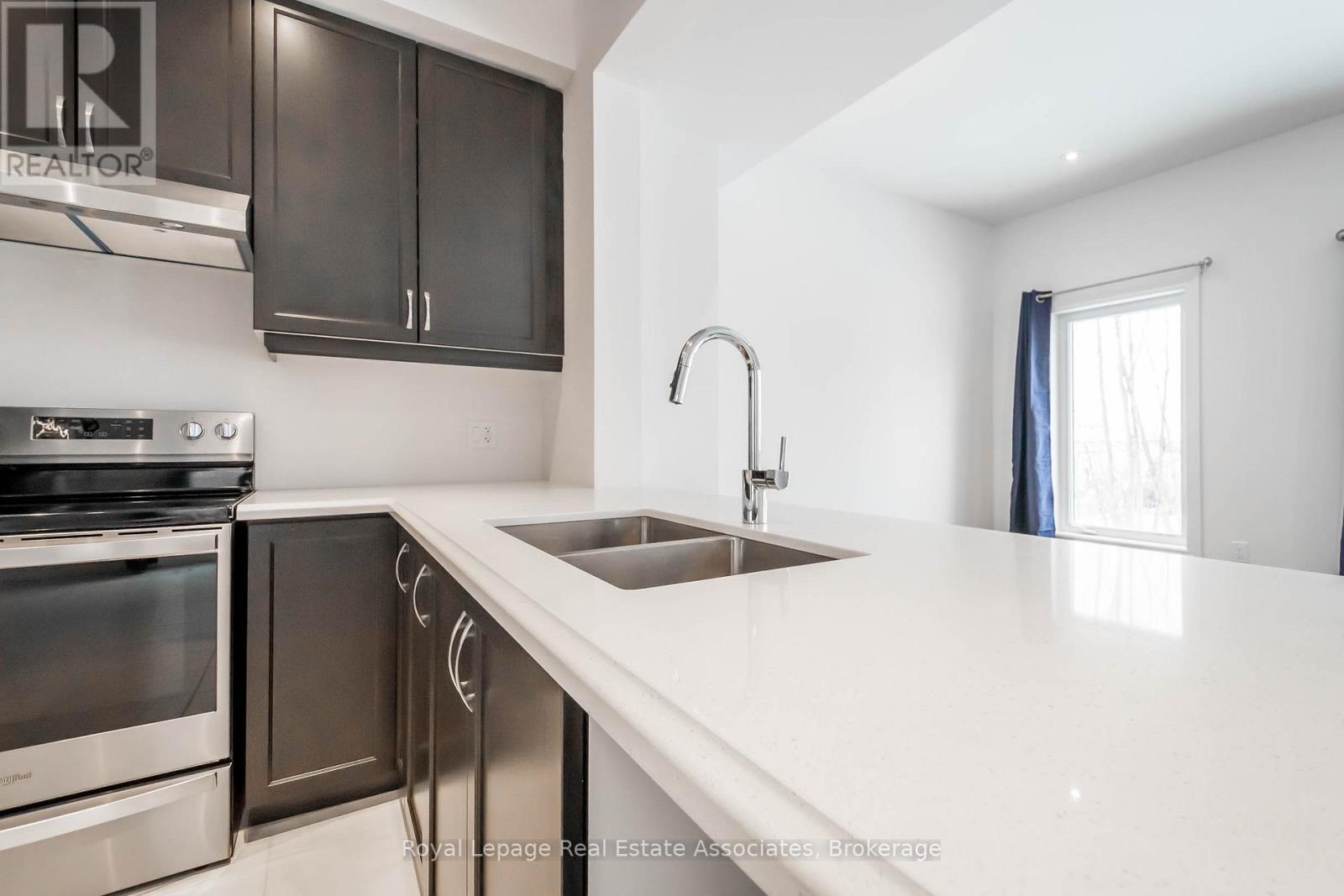 3981 CROWN STREET - 8