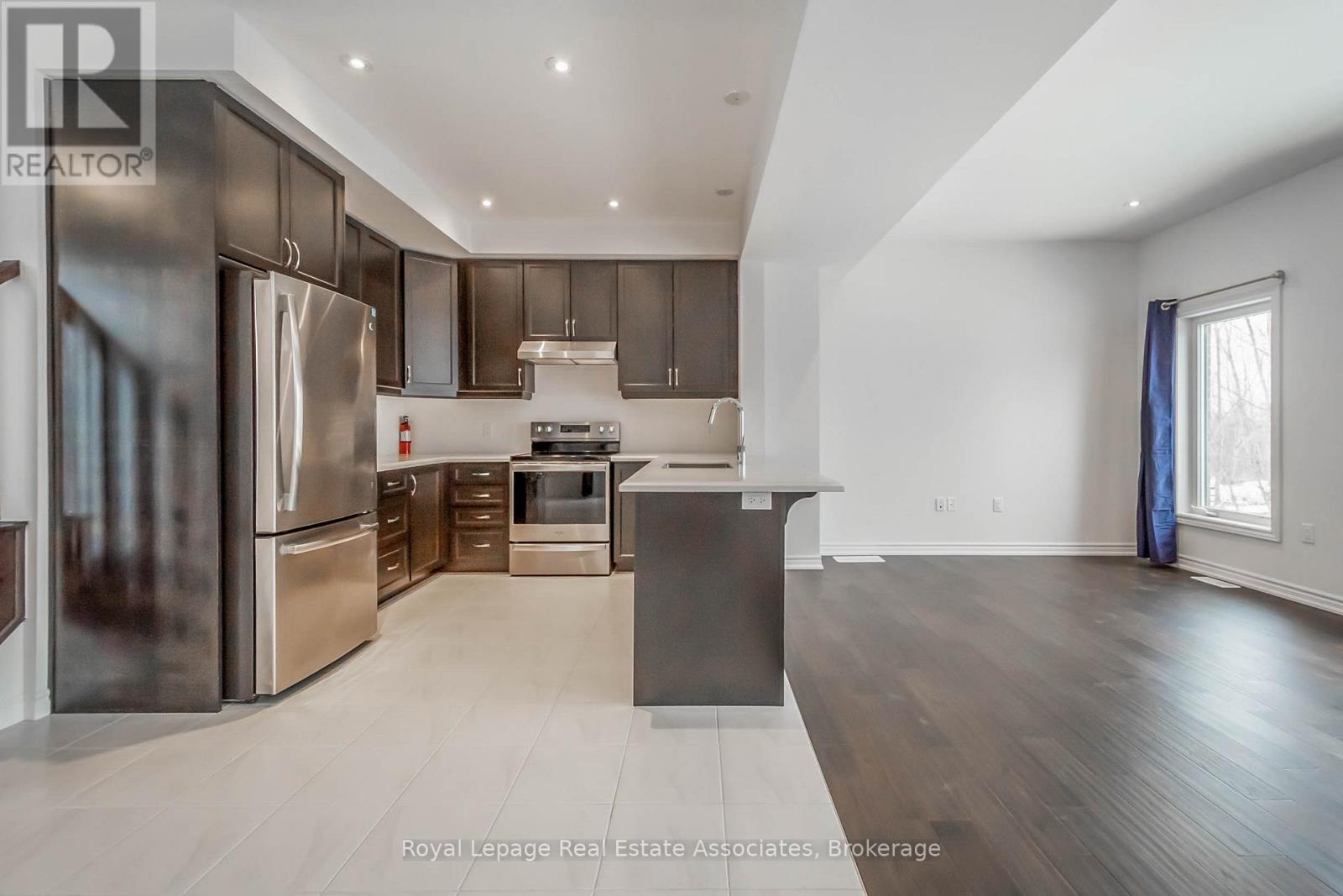3981 CROWN STREET - 9
