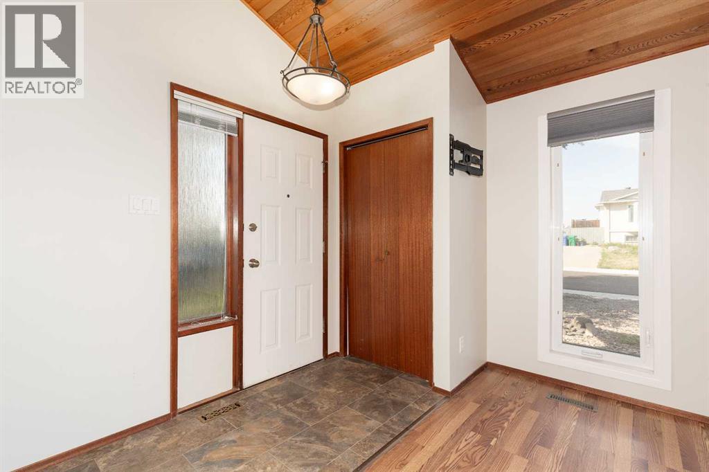 196 Mt Crandell Crescent W - 3
