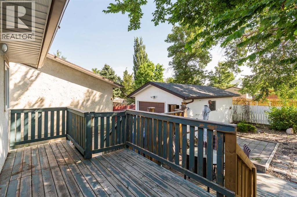 196 Mt Crandell Crescent W - 24
