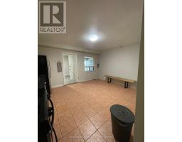 Living room - Mainfloor - 139 Lippincott Street, Toronto, ON M5S2P3 Photo 12