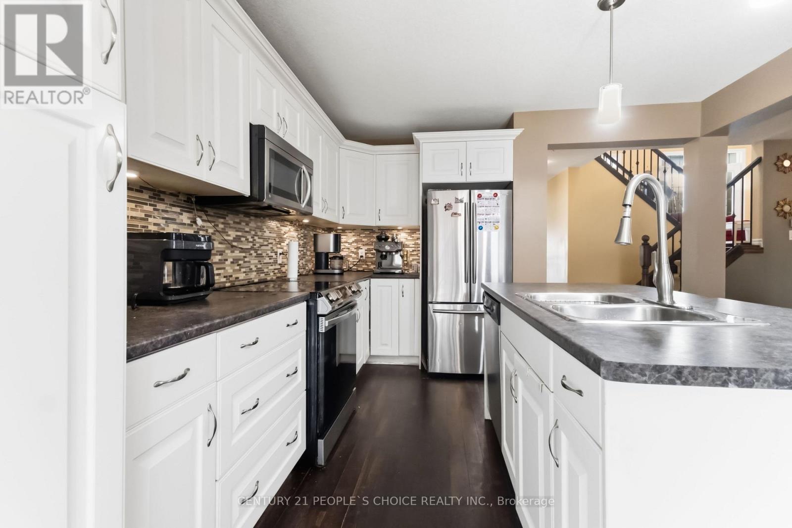 #15 400 SKYLINE AVENUE - Image 8