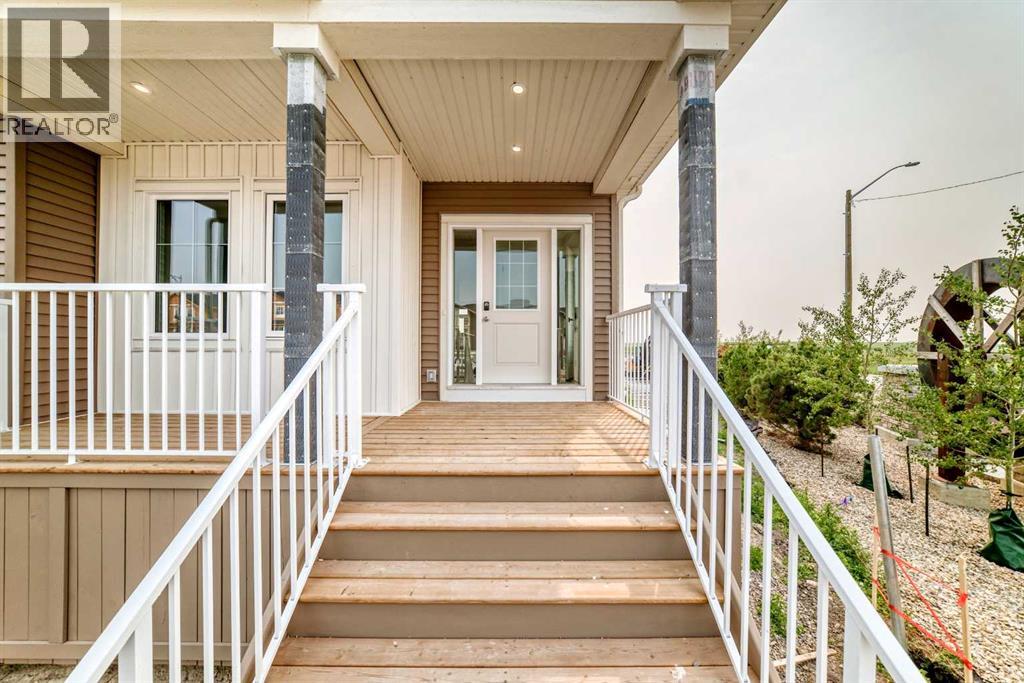 186 Lanark Gate SE - 2