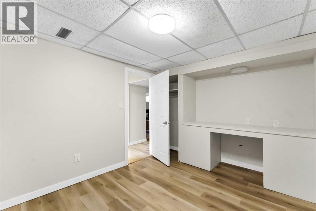 2169 Hawke Crescent NE - 33