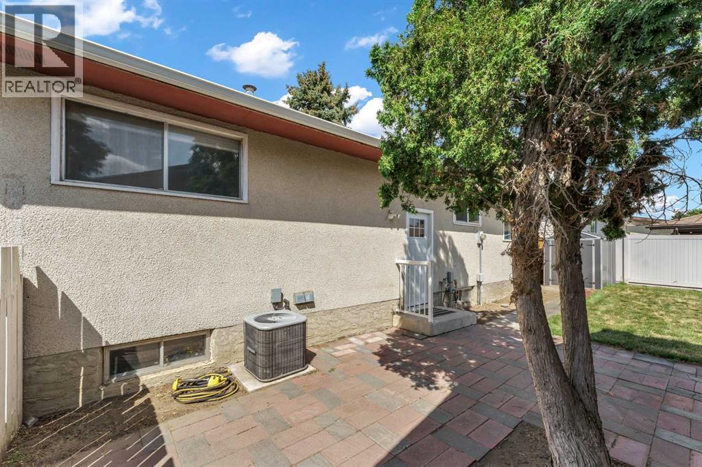 2169 Hawke Crescent NE - 42