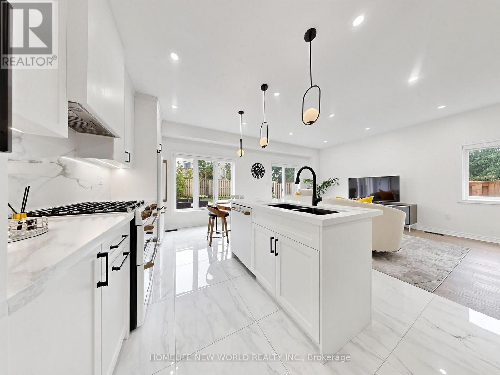 7 MONACO CRESCENT - 10
