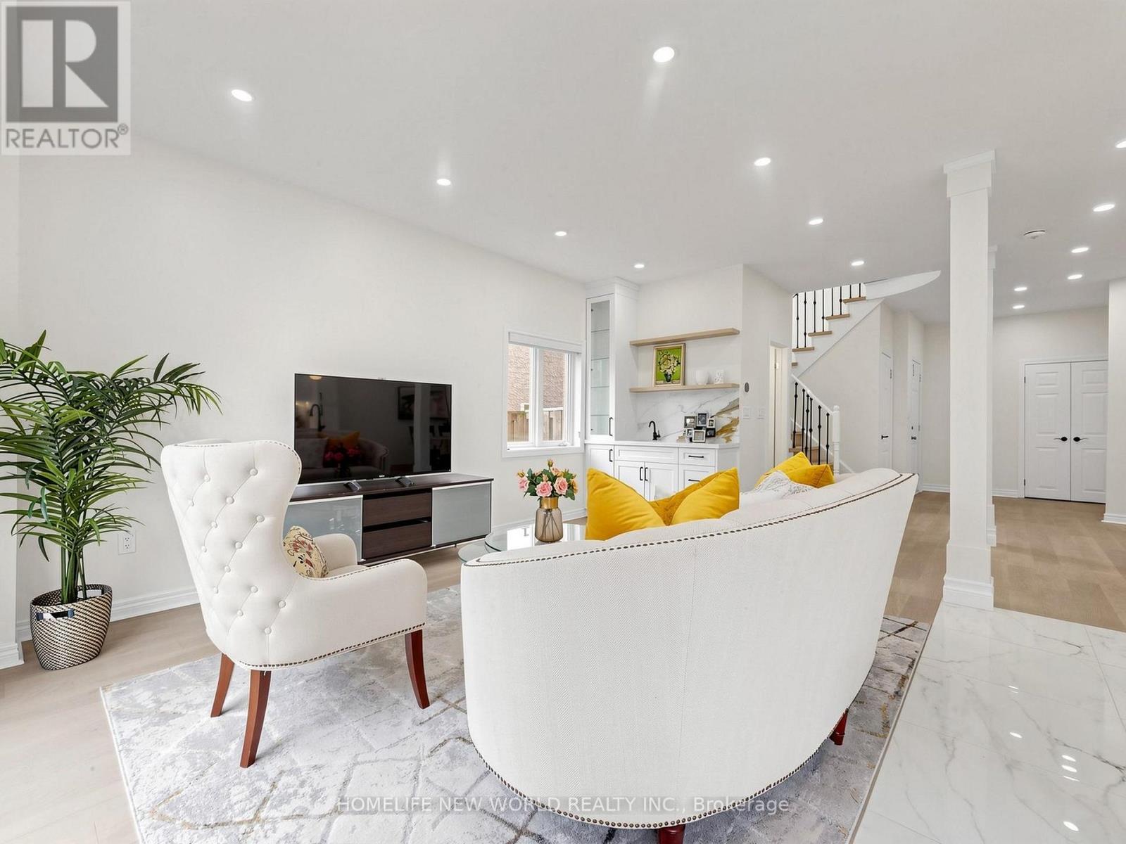 7 MONACO CRESCENT - 7