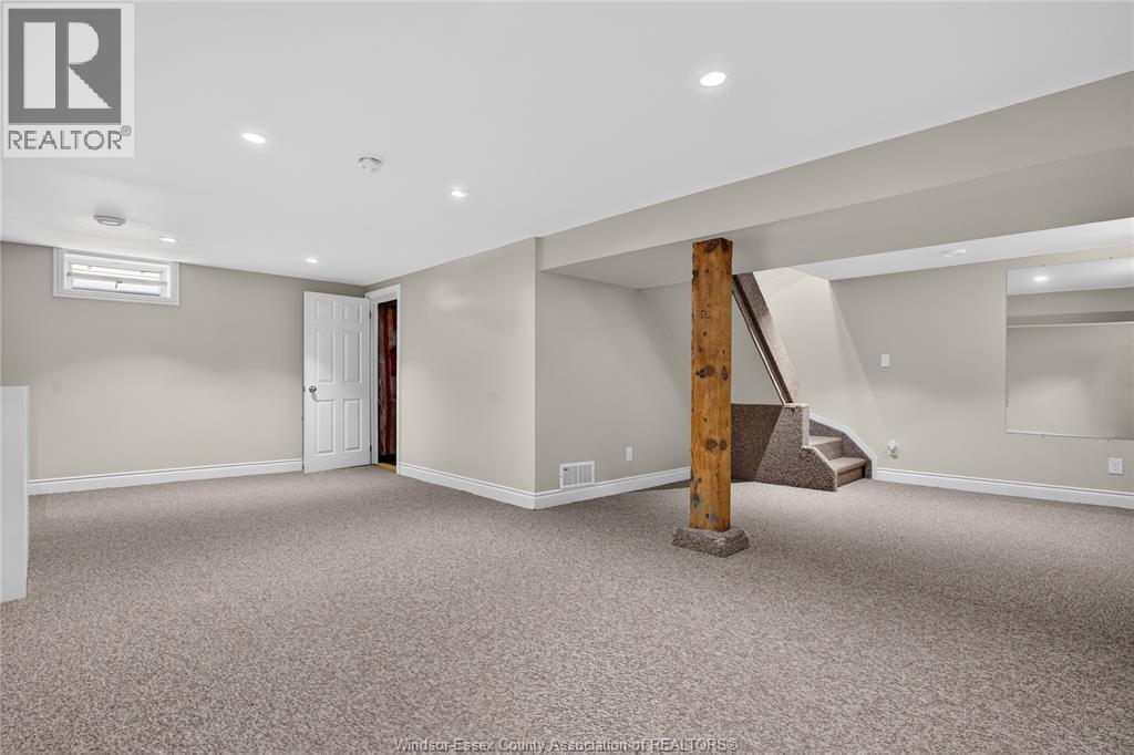 1953 FRANCOIS ROAD - 33