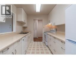 Kitchen - 402 2323 Hamiota St, Oak Bay, BC V8R2N1 Photo 9