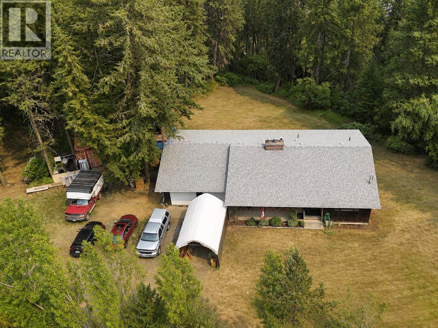 816 ROBERTS DRIVE - Image 3