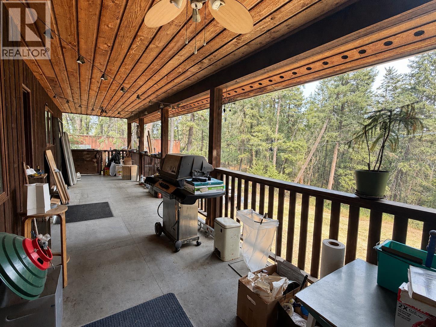 816 ROBERTS DRIVE - 23
