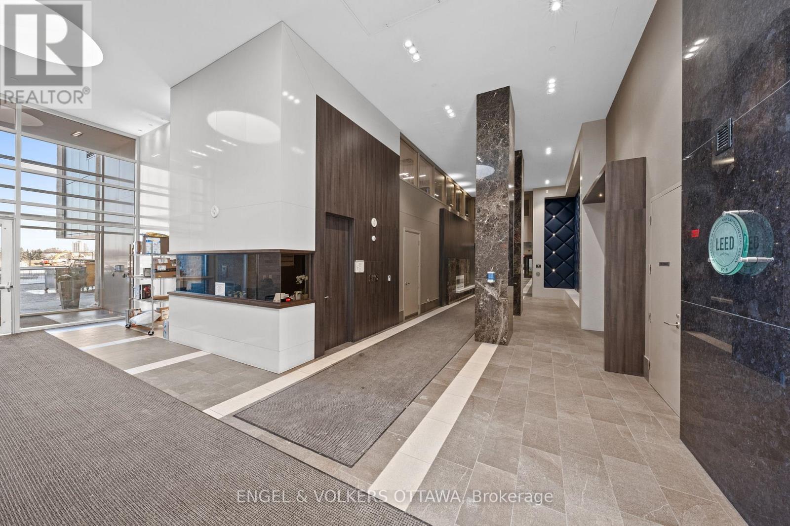 #110 1035 BANK STREET - Image 4