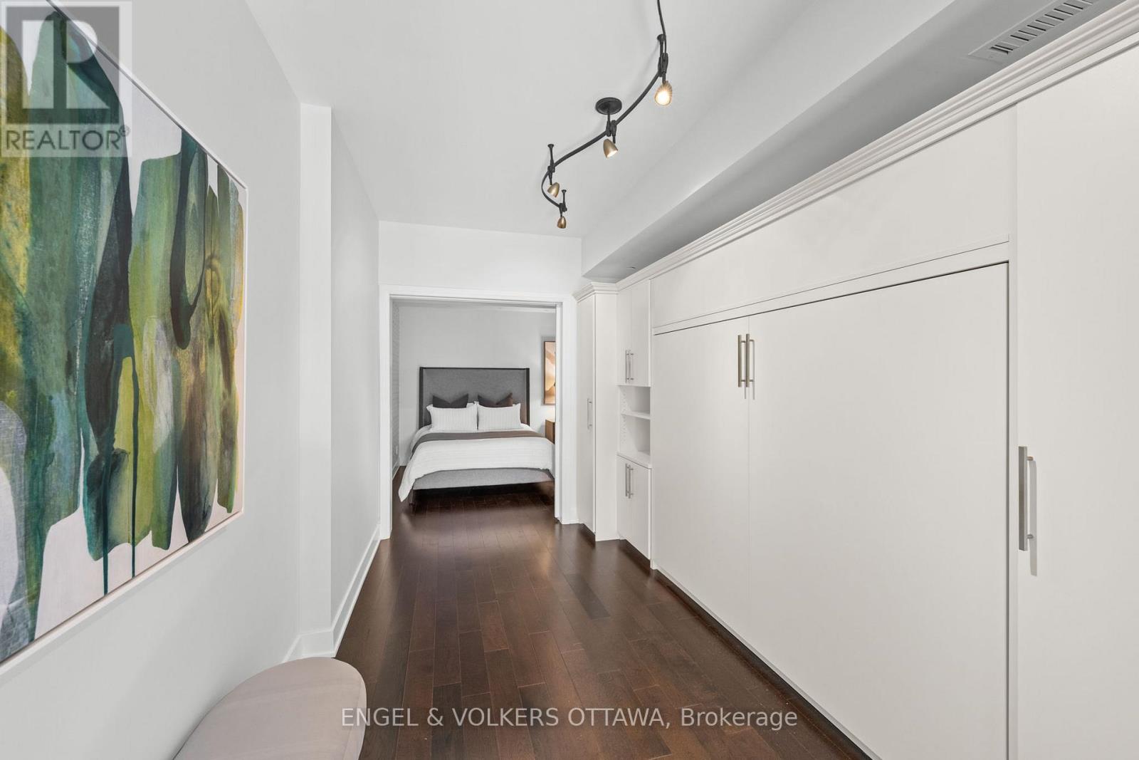 #110 1035 BANK STREET - Image 33