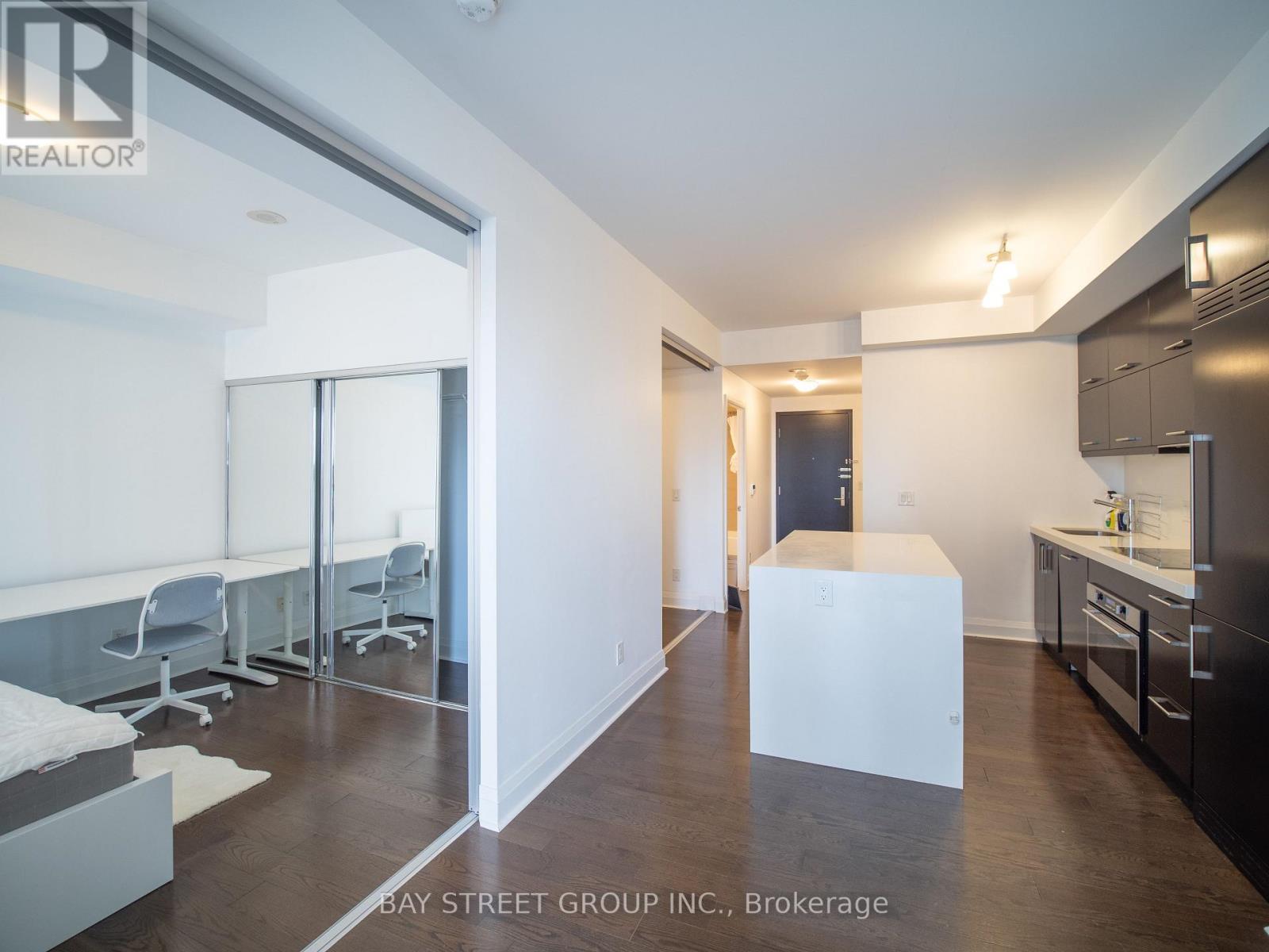 Photo of 1080 Bay Street