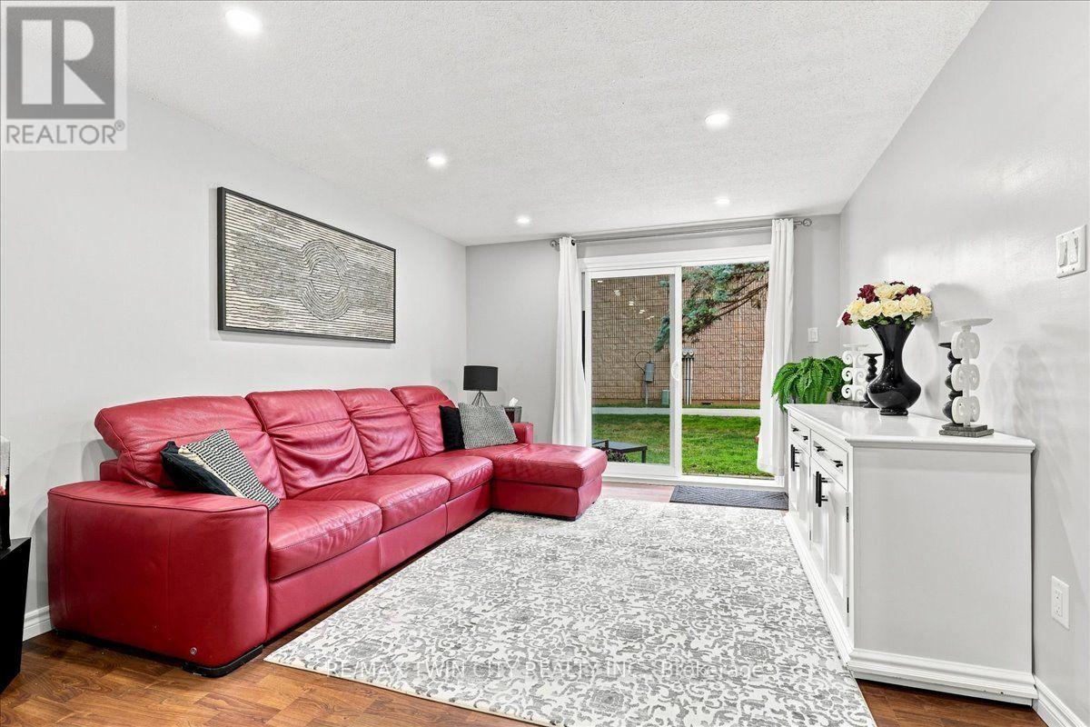 65 GLAMIS ROAD - 13