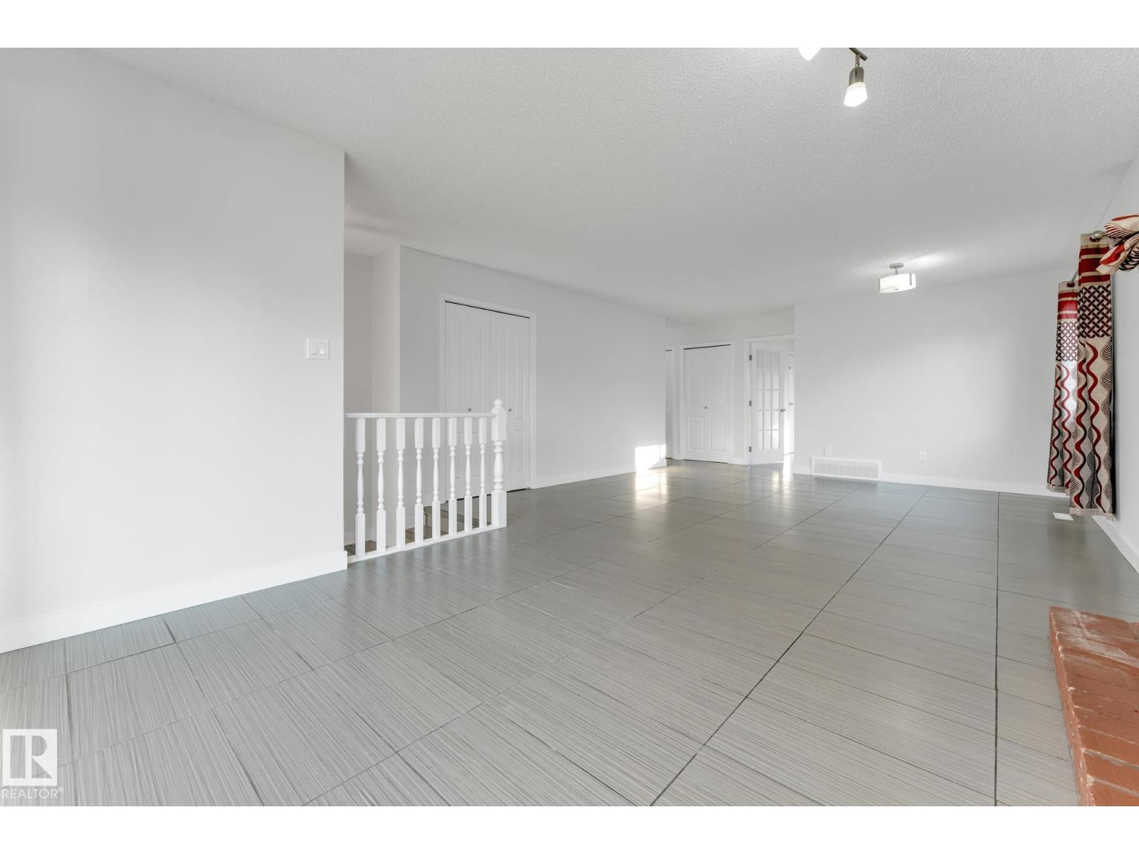 4511 25 AV NW - 14