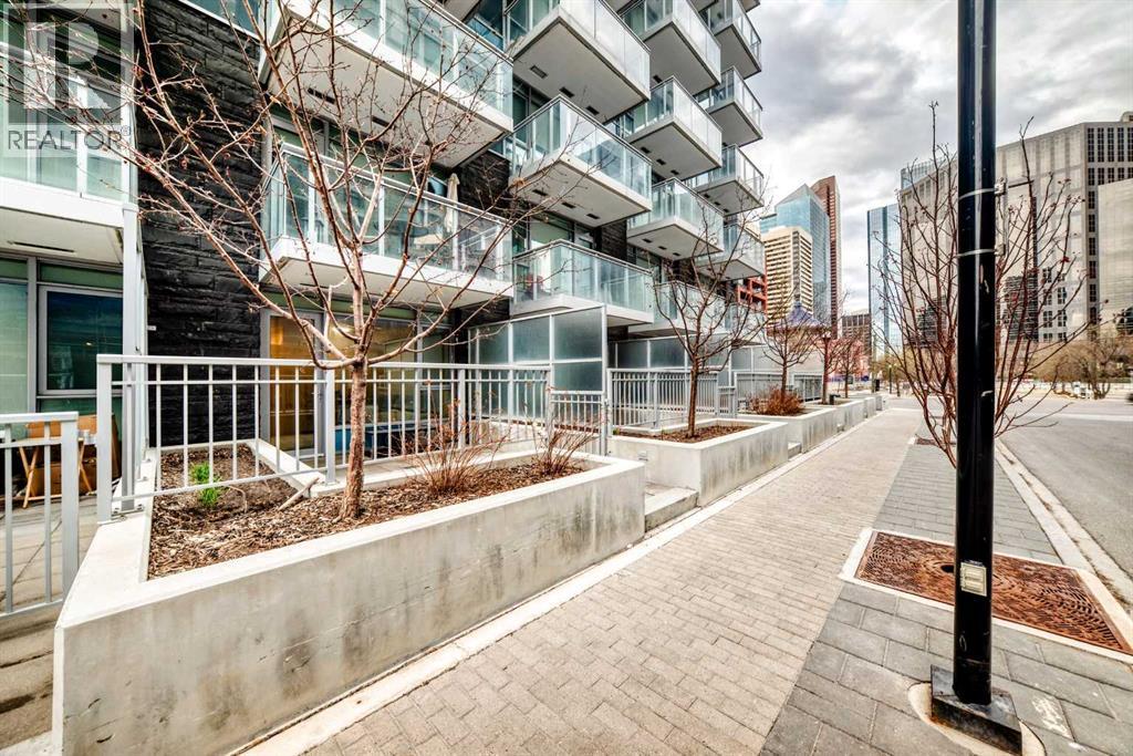 #104 108 Waterfront Court SW - 40