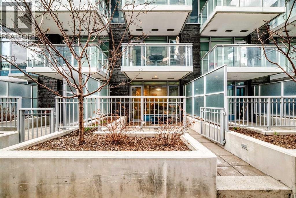 #104 108 Waterfront Court SW - 41